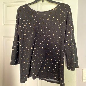 Black mid long sleeve shirt with white hearts